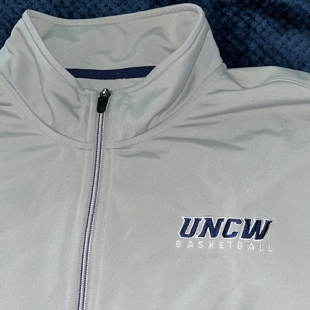 Nike UNCW Wilmington Seahawks Basketball team Sweatshirt Jacket XL Gray Men’s